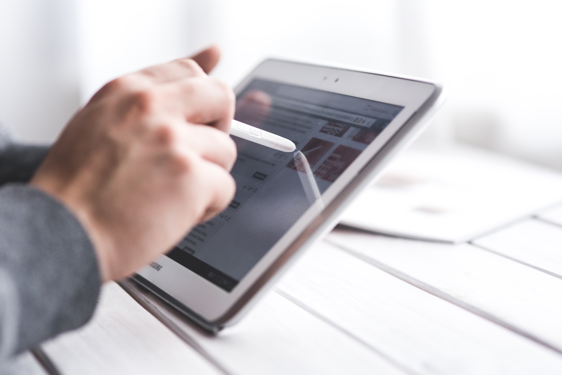 tablet-verpleegkundige-thuiszorg